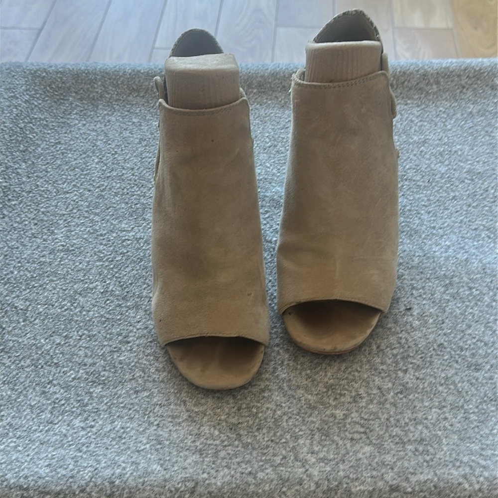 Tahari - Suede Peep Toe Block Heel Bootie Size 6.5 - Picture 4 of 7